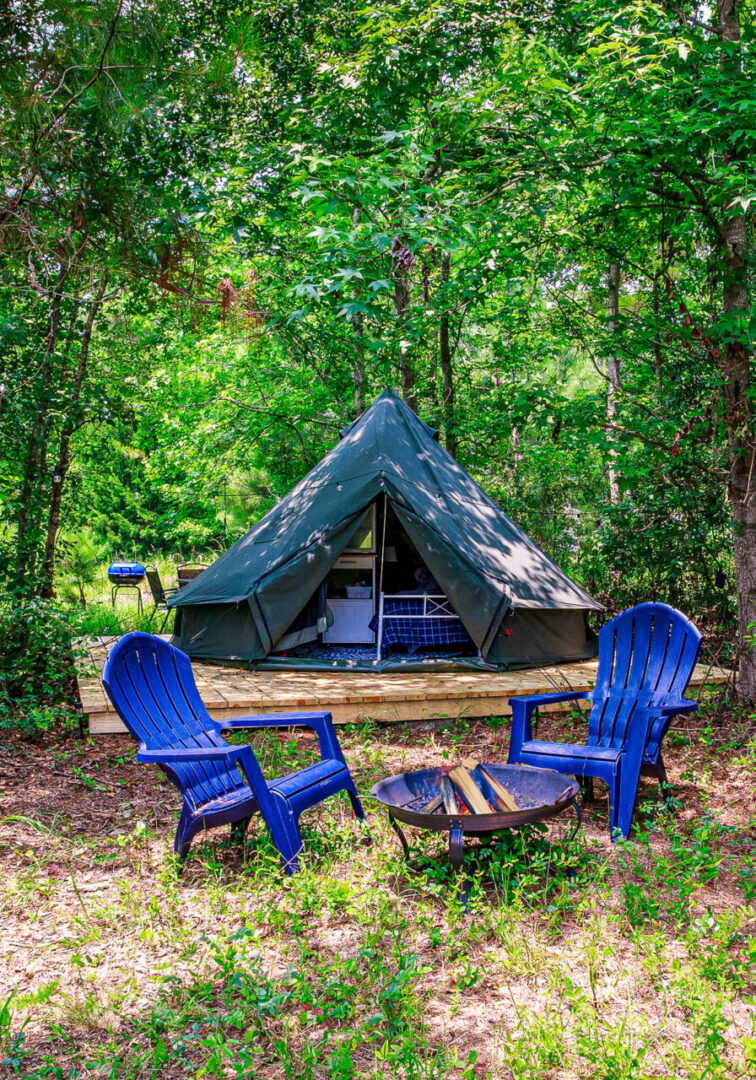 ZJP - RBR -19b Glamping tent with chairs